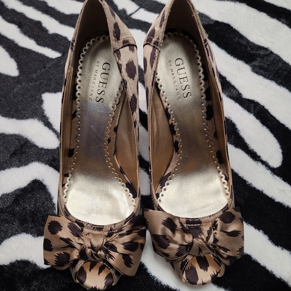 GUESS PEEP TOE BOW TIE PRINT WEDGE TAN SIZE 6M